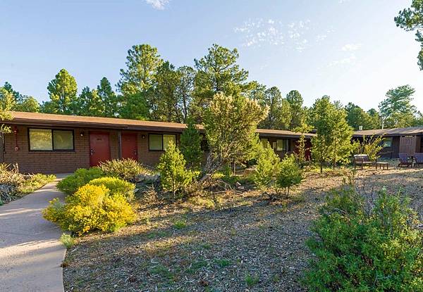 visitgrandcanyon-pg-yavapai-west-exterior-2021.jpg