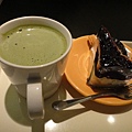 8.我的下午茶：抹茶拿鐵+藍莓起司蛋糕.JPG