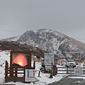 阿蘇火山有輕微火山運動，所以無法搭纜車上去看火山口，可惜，當天大雪紛飛，手要緊握暖暖包，否則立刻會凍到沒知覺