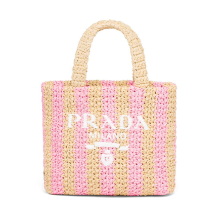 プラダ2022初夏、新作ラフィアバッグ＆トライアングルロゴ厚