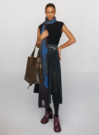 バーバリー 2024年秋 ― 静寂と余裕が織りなす新しいクラ