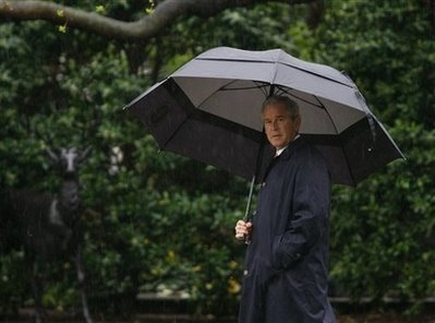 president-bush-carries-an-umbrella-2.jpg