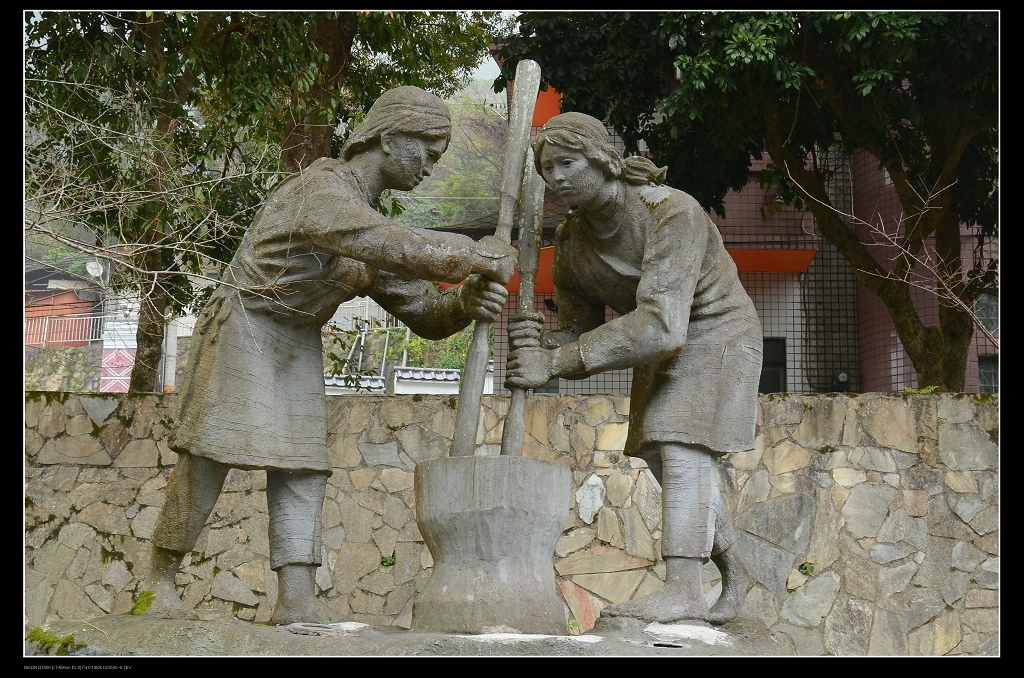 舂米.jpg 舂米.jpg