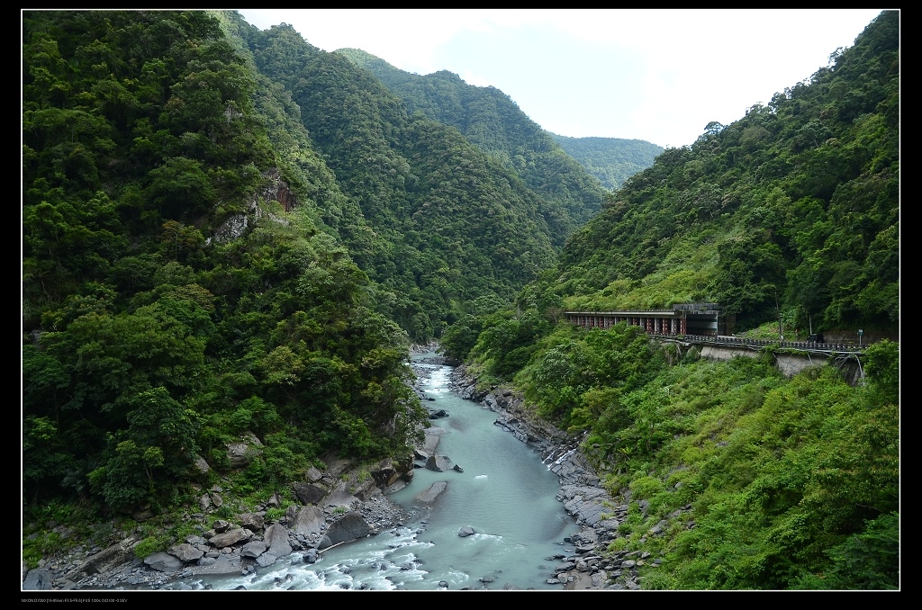 山谷.jpg 山谷.jpg