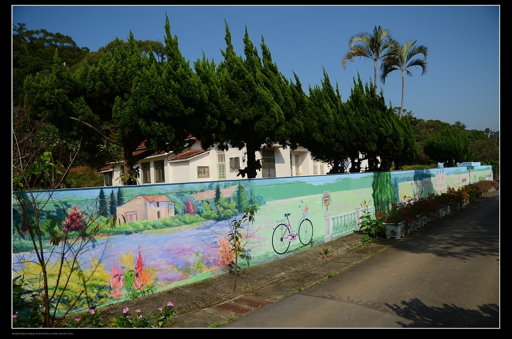 彩繪圍牆.jpg 彩繪圍牆.jpg