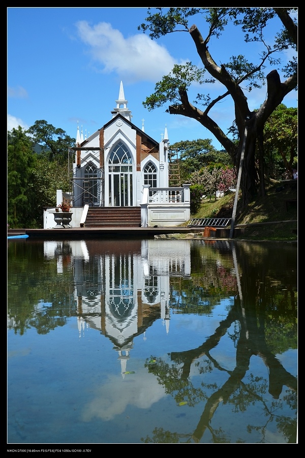 教堂倒影.jpg 教堂倒影.jpg