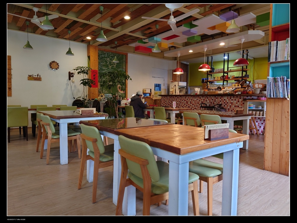 11餐桌1.jpg 11餐桌1.jpg