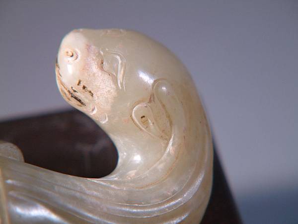 戰國青玉龍頭螭鳳紋帶勾 (14).jpg