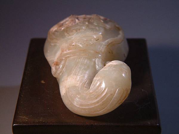 戰國青玉龍頭螭鳳紋帶勾 (4).jpg