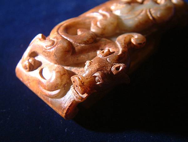 西漢青玉褐沁龍紋劍衛 (5).JPG 西漢青玉褐沁龍紋劍衛 (5).JPG