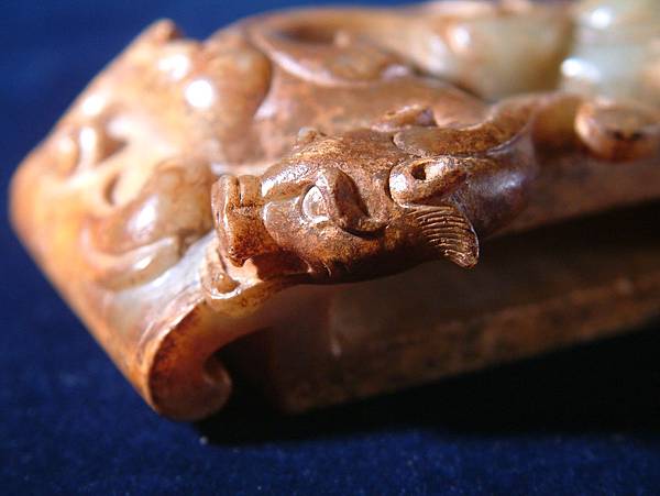 西漢青玉褐沁龍紋劍衛 (7).JPG 西漢青玉褐沁龍紋劍衛 (7).JPG