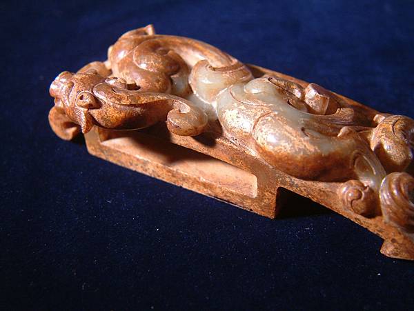 西漢青玉褐沁龍紋劍衛 (10).JPG 西漢青玉褐沁龍紋劍衛 (10).JPG