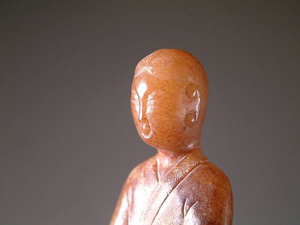 西漢白玉褐沁立式仕女 (9).JPG 西漢白玉褐沁立式仕女 (9).JPG