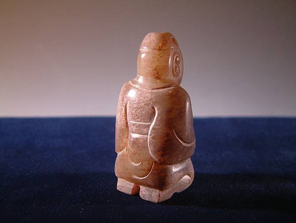 西漢白玉跪人珮 (2).JPG