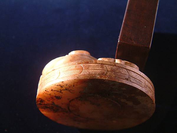 西漢白玉螭龍鳳紋劍飾 (6).JPG 西漢白玉螭龍鳳紋劍飾 (6).JPG