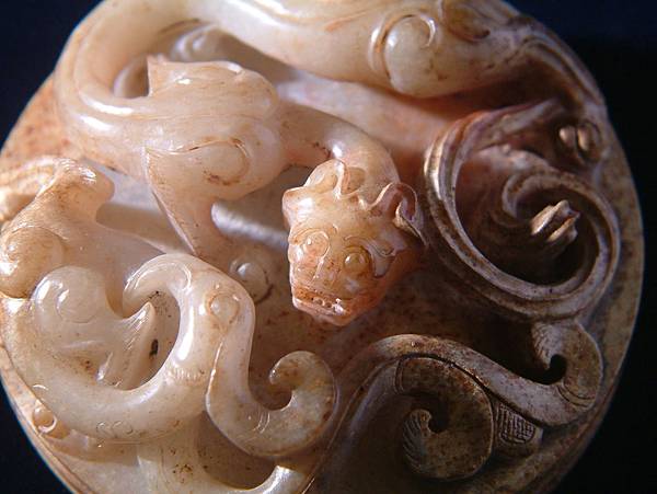 西漢白玉螭龍鳳紋劍飾 (2).JPG 西漢白玉螭龍鳳紋劍飾 (2).JPG