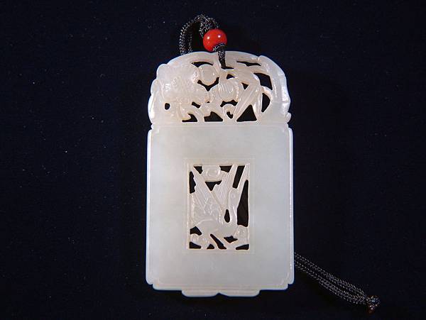 明代青白仔兒玉梅妻鶴子珮 (14).JPG