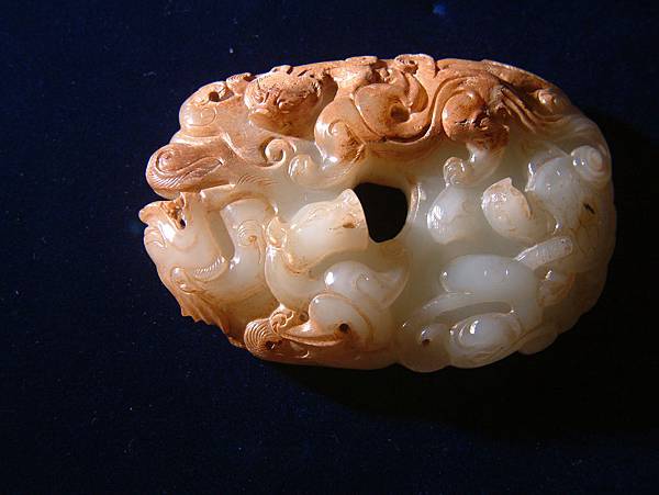 西漢青白玉四神獸韘形珮 (3).JPG 西漢青白玉四神獸韘形珮 (3).JPG