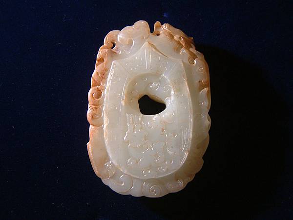 西漢青白玉四神獸韘形珮 (6).JPG 西漢青白玉四神獸韘形珮 (6).JPG