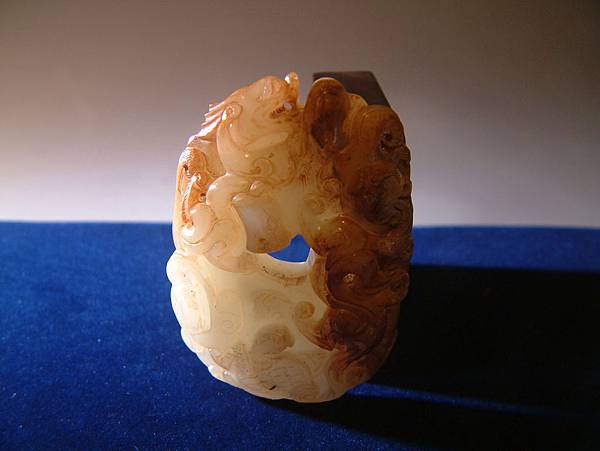 西漢青白玉四神獸韘形珮 (10).JPG 西漢青白玉四神獸韘形珮 (10).JPG