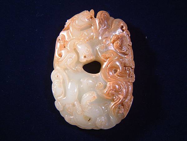 西漢青白玉四神獸韘形珮.JPG 西漢青白玉四神獸韘形珮.JPG