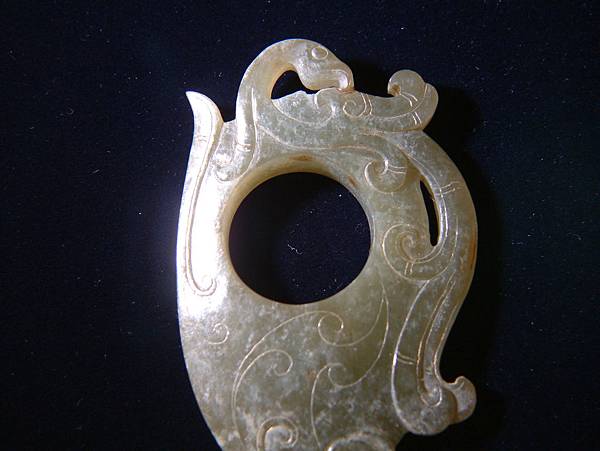 西漢青玉鳳紋韘形珮 (4).JPG 西漢青玉鳳紋韘形珮 (4).JPG