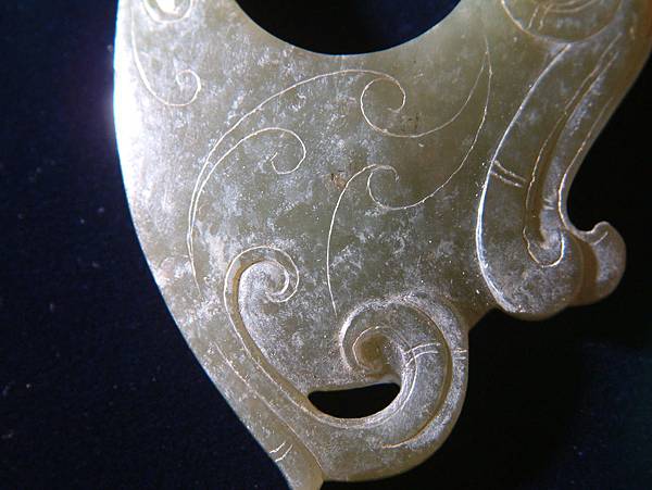 西漢青玉鳳紋韘形珮 (6).JPG 西漢青玉鳳紋韘形珮 (6).JPG