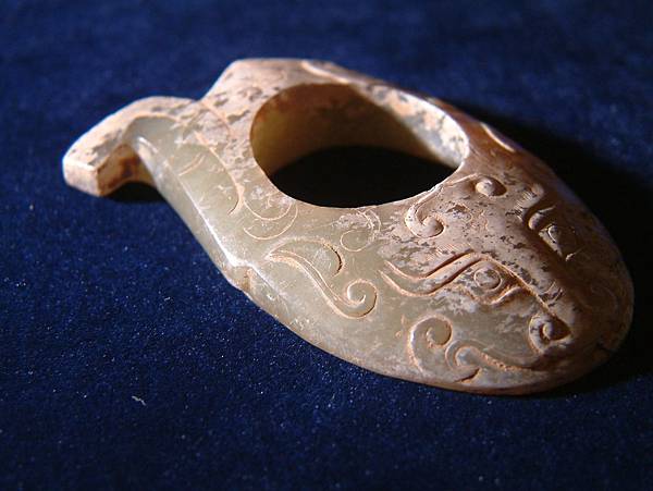 戰國青玉饕餮紋韘形珮二 (4).JPG 戰國青玉饕餮紋韘形珮二 (4).JPG