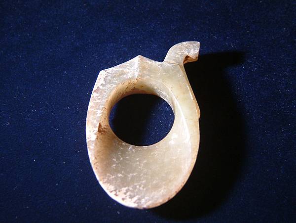 戰國青玉饕餮紋韘形珮二 (6).JPG 戰國青玉饕餮紋韘形珮二 (6).JPG