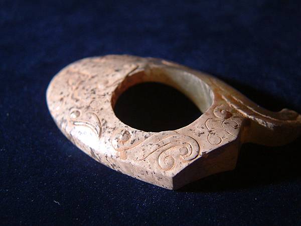 戰國青玉饕餮紋韘形珮二 (5).JPG 戰國青玉饕餮紋韘形珮二 (5).JPG