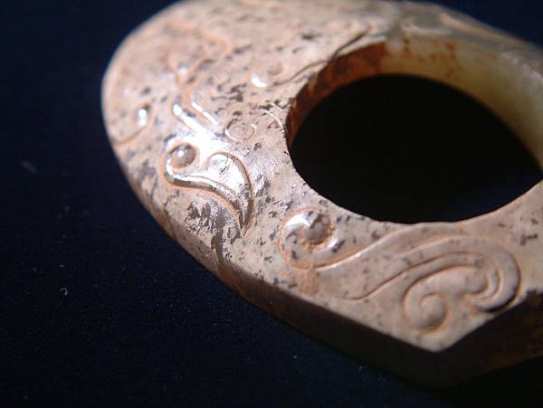 戰國青玉饕餮紋韘形珮二 (7).JPG 戰國青玉饕餮紋韘形珮二 (7).JPG