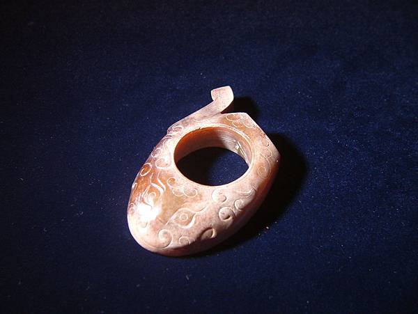 戰國青玉饕餮紋韘形珮一 (2).JPG 戰國青玉饕餮紋韘形珮一 (2).JPG