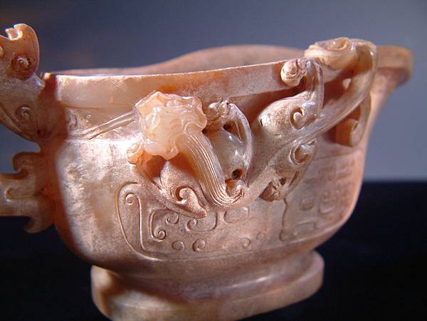 西漢白玉攀螭饕餮紋觥 (9).JPG 西漢白玉攀螭饕餮紋觥 (9).JPG