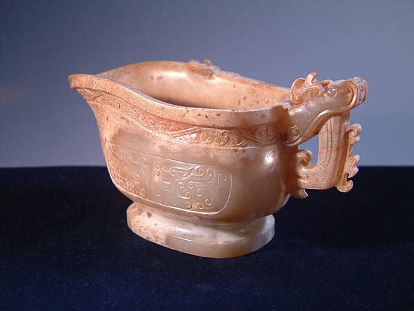 西漢白玉攀螭饕餮紋觥 (3).JPG 西漢白玉攀螭饕餮紋觥 (3).JPG