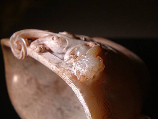 西漢白玉攀螭饕餮紋觥 (16).JPG 西漢白玉攀螭饕餮紋觥 (16).JPG