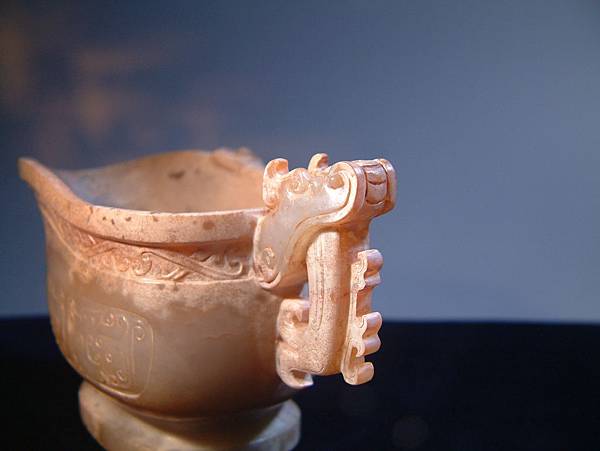 西漢白玉攀螭饕餮紋觥 (12).JPG 西漢白玉攀螭饕餮紋觥 (12).JPG