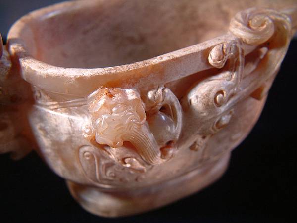 西漢白玉攀螭饕餮紋觥 (10).JPG 西漢白玉攀螭饕餮紋觥 (10).JPG