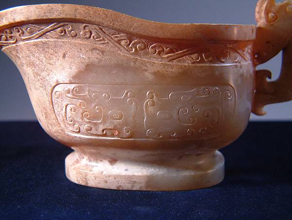 西漢白玉攀螭饕餮紋觥 (4).JPG 西漢白玉攀螭饕餮紋觥 (4).JPG