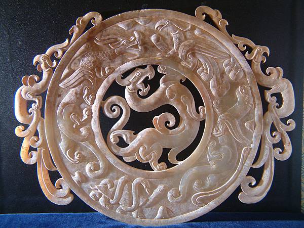 西漢白玉四靈出廓璧 (9).JPG 西漢白玉四靈出廓璧 (9).JPG