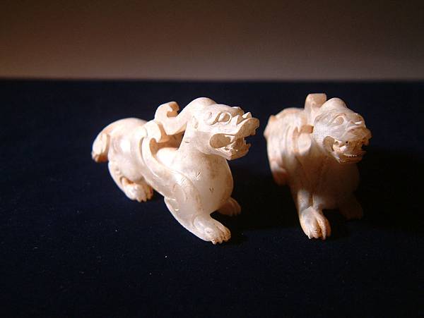 漢白玉天祿一對 (1).JPG