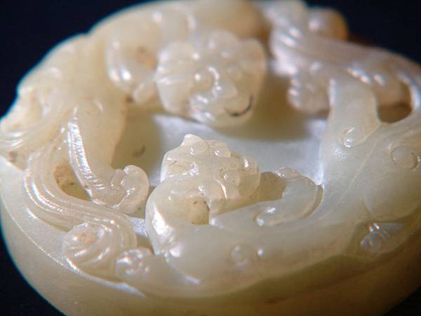 西漢青玉雙螭紋劍首 (13).JPG 西漢青玉雙螭紋劍首 (13).JPG