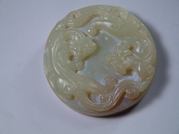 西漢青玉雙螭紋劍首 (7).JPG 西漢青玉雙螭紋劍首 (7).JPG