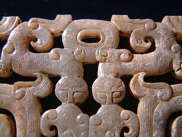 戰國青玉楚式鏤雕龍鳳紋珮 (11).JPG 戰國青玉楚式鏤雕龍鳳紋珮 (11).JPG