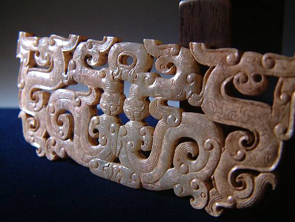 戰國青玉楚式鏤雕龍鳳紋珮 (18).JPG