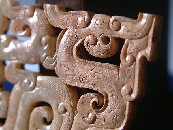 戰國青玉楚式鏤雕龍鳳紋珮 (21).JPG