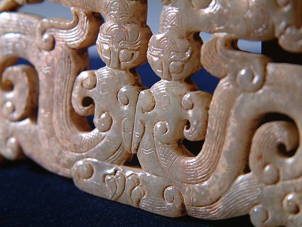 戰國青玉楚式鏤雕龍鳳紋珮 (19).JPG