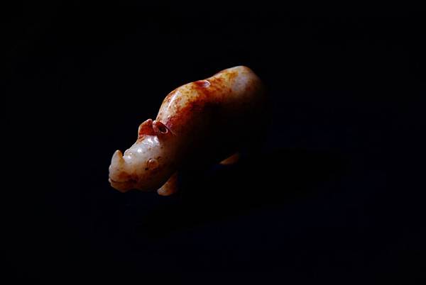 西周白仔兒玉犀牛珮 (9).JPG 西周白仔兒玉犀牛珮 (9).JPG