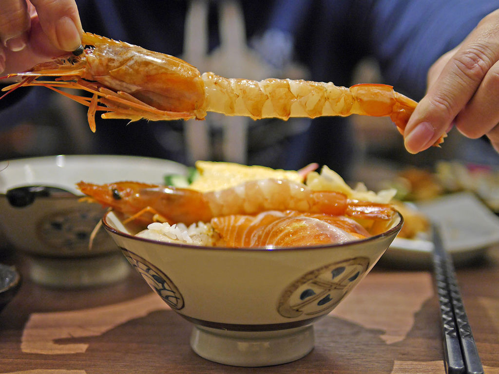 宇翼筱食堂_絕品三色丼_天使紅蝦_180747.JPG