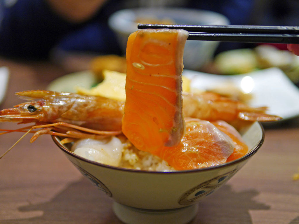 宇翼筱食堂_絕品三色丼_鮭魚_180103.JPG