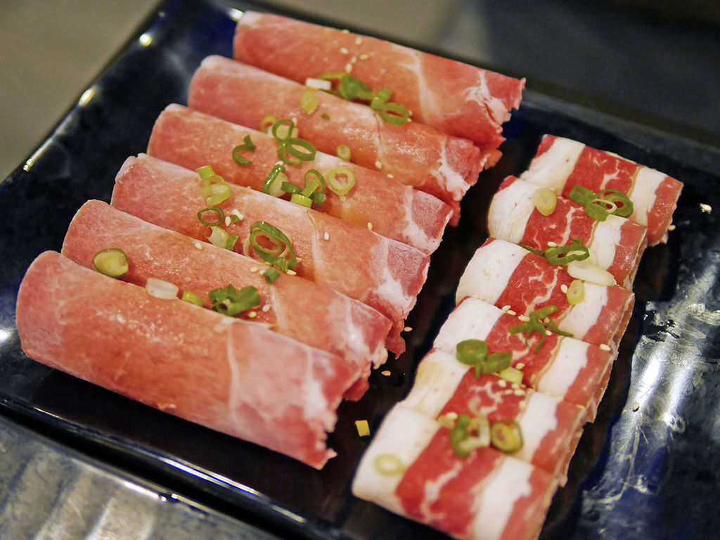 天外天精緻無煙燒肉_牛五花%26;梅花豬200208.JPG 天外天精緻無煙燒肉_牛五花%26;梅花豬200208.JPG